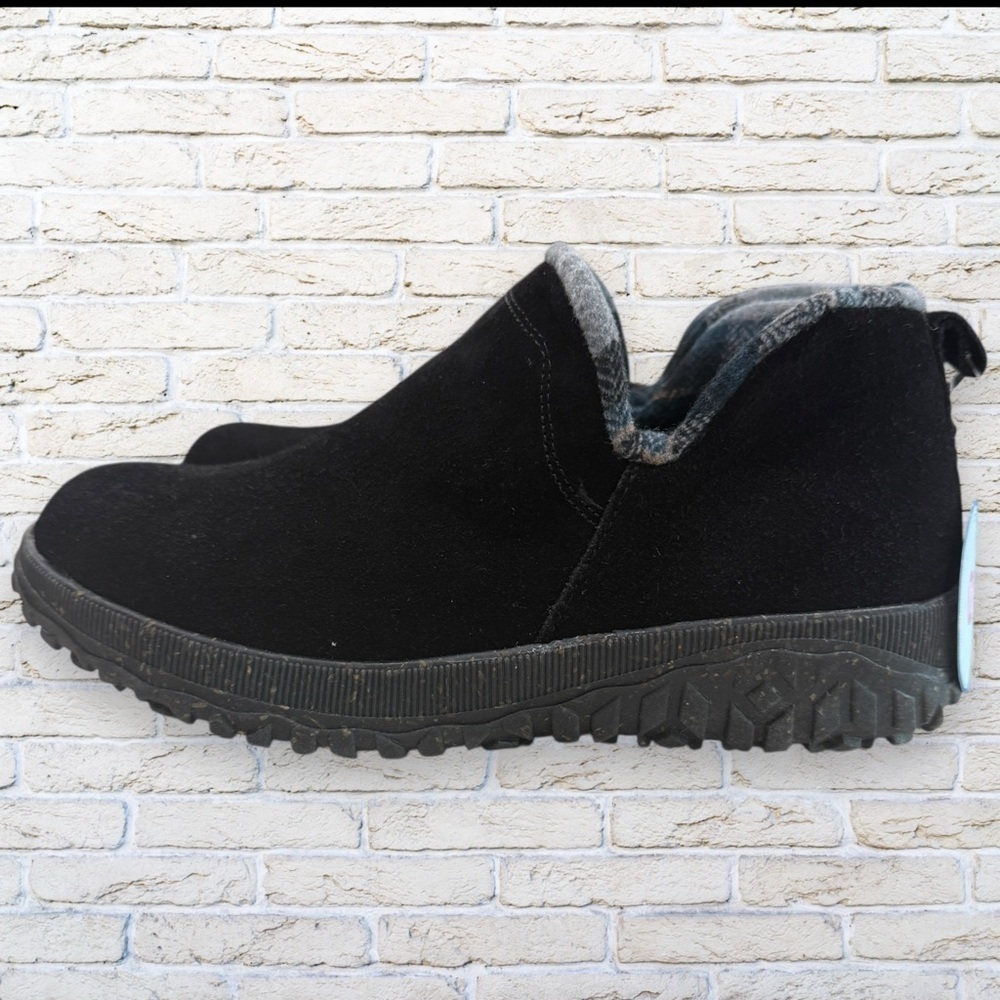 NWT Minnetonka Black Suede Boots size 7 - Picture 1 of 6
